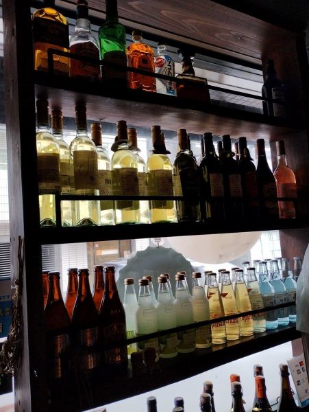 ドリンク類は、ワイン・ウィスキー・ビールにハイボールなどちょっと変わったラインナップで取り揃えております。日本酒はもちろん「久保田」！その他ノンアルコールドリンクも各種ございます。