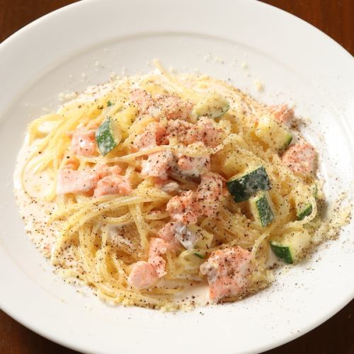 当店こだわり自家製ソースの生パスタ