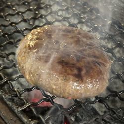 Charcoal-grilled Munakata beef hamburger