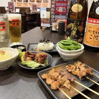 【120分鐘（最後點餐時間90分鐘）含無限暢飲】休閒套餐 ◆ 共6道菜 ◆ 5種拼盤及其他 3,300日圓（含稅）