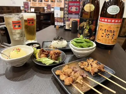 【120分鐘（最後點餐時間90分鐘）含無限暢飲】休閒套餐 ◆ 共6道菜 ◆ 5種拼盤及其他 3,300日圓（含稅）