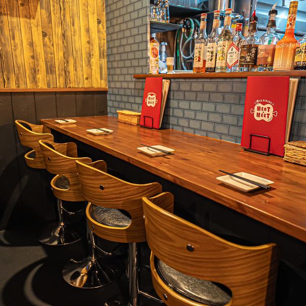 [Counter seats] There are 4 counter seats available.The wood-grained tables create a homely atmosphere.We also have a wide selection of à la carte menus, so you are welcome to come alone.Please use our restaurant for your special date.