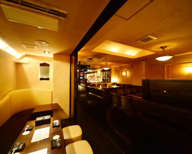 【ワイヤレスマイク プロジェクター 音響と照明etc設備も充実  】40名様~貸切OK！着席の貸切パーティーで70名様までお座り頂けます。お得な貸切パーティーコースプランもございます♪       ブライダルパーティー 結婚式2次会プランもあり キャンドルサービスやケーキカットetcご用意しております。