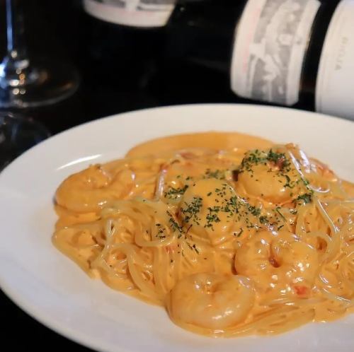 海老とホタテのトマトクリームパスタ