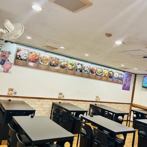 当店は4名様掛けのテーブル席を6つご用意しております！女子会や会社仲間との宴会におすすめです♪韓国料理を楽しみながら、ワイワイと会話が弾みます◎お得な飲み放題を追加すれば、お酒も入ってさらに楽しい時間をお過ごしいただけます。温かみのある雰囲気の中で、本格的な韓国料理をお楽しみください。
