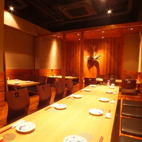 [Now accepting reservations] This private room with sunken kotatsu can accommodate up to 30 people.You can enjoy your banquet in an open space where you can easily move seats.Since the board between the tables can be removed, the tables can be connected or separated depending on the usage situation.The restaurant can also be reserved for private banquets, accommodating up to 55 to 70 people.