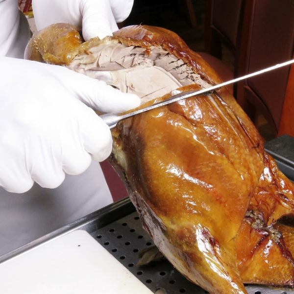 [Uses a special "firewood kiln"!] "Peking duck" baked in a rare firewood kiln even in Chinatown is a masterpiece!