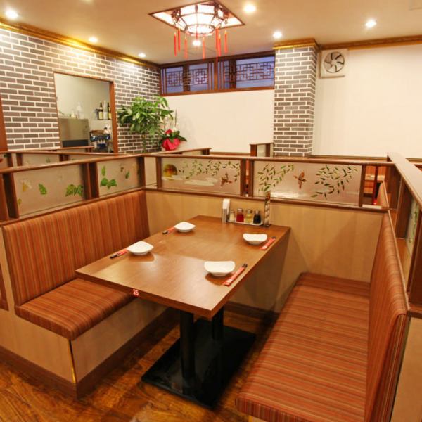 Box seats where you can eat on a comfortable sofa.Because it is a spacious structure, it can be used spaciously for 4 people ♪ Box seats can be eaten casually without worrying about the surroundings, and adults are also adults with children and families.
