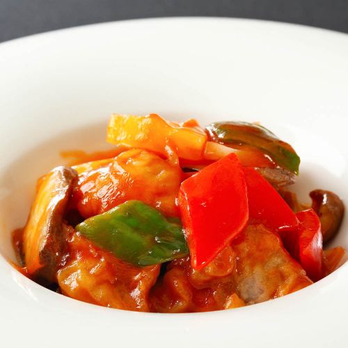 Eggplant stir-fried in Sichuan-style sweet and spicy sauce / [Cantonese] Sweet and sour pork