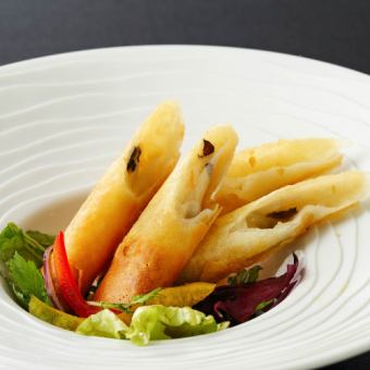 [Cantonese] 2 shrimp spring rolls/2 chive buns/2 radish mochi/[Shanghai] 5-vegetable spring rolls/2 pumpkin mochi