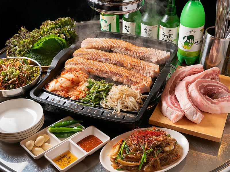 Now accepting reservations for banquets★ Super thickly sliced samgyeopsal over 2 cm and 90 minutes of all-you-can-drink included for only 4,500 yen including tax!!