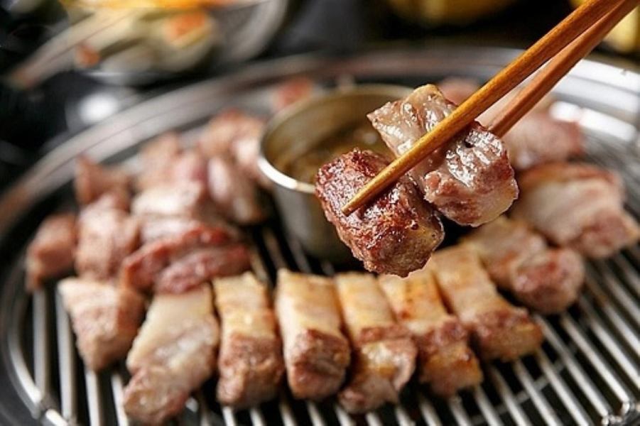 Our most popular item! Thick-sliced samgyeopsal set! We offer authentic Korean samgyeopsal set! Takeout is also OK!