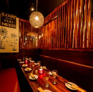 【専用個室】最大10名様までご利用可能な個室となります♪ソファ席でゆったりとお時間お過ごし頂けます。長時間のご宴会でも楽々♪お昼宴会でも是非ご利用くださいませ!