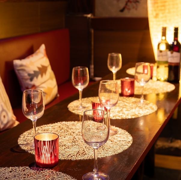 【歓送迎会歓迎!】《テーブル個室大:28名様まで全席禁煙♪(店外に喫煙スペースあり)シーンに合わせた使い方ができるお部屋は満足感も◎周りを気にせず楽しめる空間で宴会をお楽しみいただけます。2~28名様までご利用いただけます♪ご宴会・女子会・ご友人様となど様々なご利用シーンで使っていただいております。