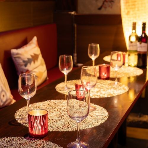 <p>【歓送迎会歓迎!】《テーブル個室大:28名様まで全席禁煙♪(店外に喫煙スペースあり)シーンに合わせた使い方ができるお部屋は満足感も◎周りを気にせず楽しめる空間で宴会をお楽しみいただけます。2~28名様までご利用いただけます♪ご宴会・女子会・ご友人様となど様々なご利用シーンで使っていただいております。</p>