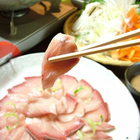 We offer a warm hot pot course of "buri shabu" and "buta shabu"!