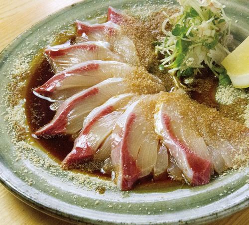 ハマチの胡麻まみれ