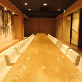 二階のお部屋は最大30名様ご利用いただけます。