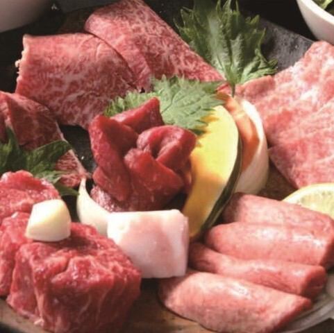 宴会にも◎塩ロースや上タン塩など、こだわりのお肉や料理が楽しめる炙り焼肉の元祖!