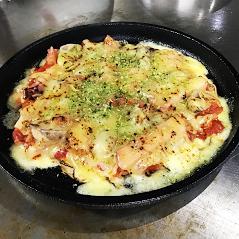 [A rare pizza with a crispy texture baked on an iron plate! Lightness that can be used as a snack ◎] Mixed pizza 850 yen