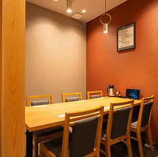 家族連れや団体様でも座れるお席ございます！