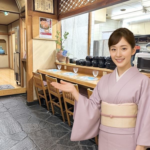 店内入口にはカウンター席もございます。女性お一人でも安心してお寛ぎ頂けます。