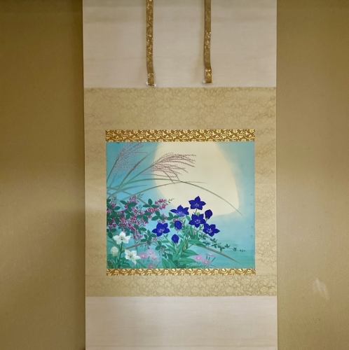 Interior decoration that reflects the changing seasons