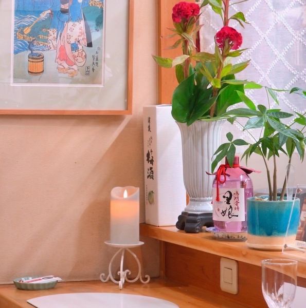 店内入口にはカウンター席もございます。女性お一人でも安心してお寛ぎ頂けます。