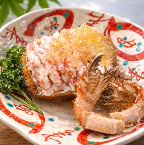 【4/1解禁】大人の隠れ家・完全個室で味わう。海明け毛ガニ甲羅盛りと旬の山菜を愉しむ春コース