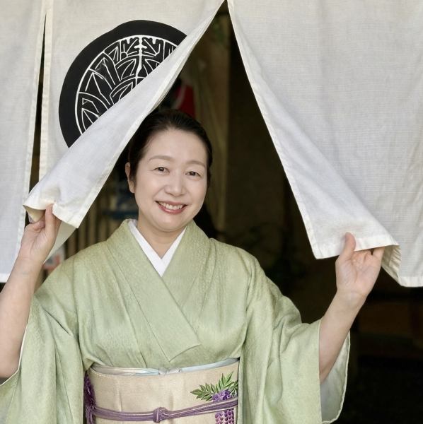 【女将の笑顔でお出迎え。大切な日を安心してお任せいただける和空間】亀戸の静かな住宅街にあるお店です。マニュアルではなく、お客様に合わせた「心づかい」を大切にしています。ご接待やハレの日は女将の私に安心してお任せください。心から「来てよかった！」と思って頂ける時間をご用意しております。