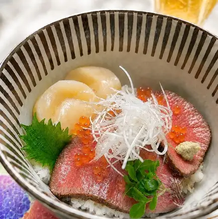 【夏限定・8/31迄】2H飲放付・完全個室｜名物ふぐ唐揚げと特選牛の宝石丼