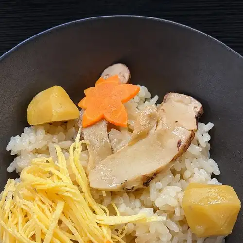 [The Ultimate Early Autumn Delight] A special course featuring early-season matsutake mushrooms, steamed abalone, and our famous deep-fried pufferfish (perfect for business entertaining and anniversaries)