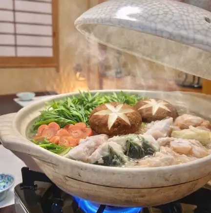 【10月1日起供应】秋冬季河豚散烧怀石料理套餐 ◆ 招牌炸河豚配热气腾腾的河豚散烧火锅 8,800日元