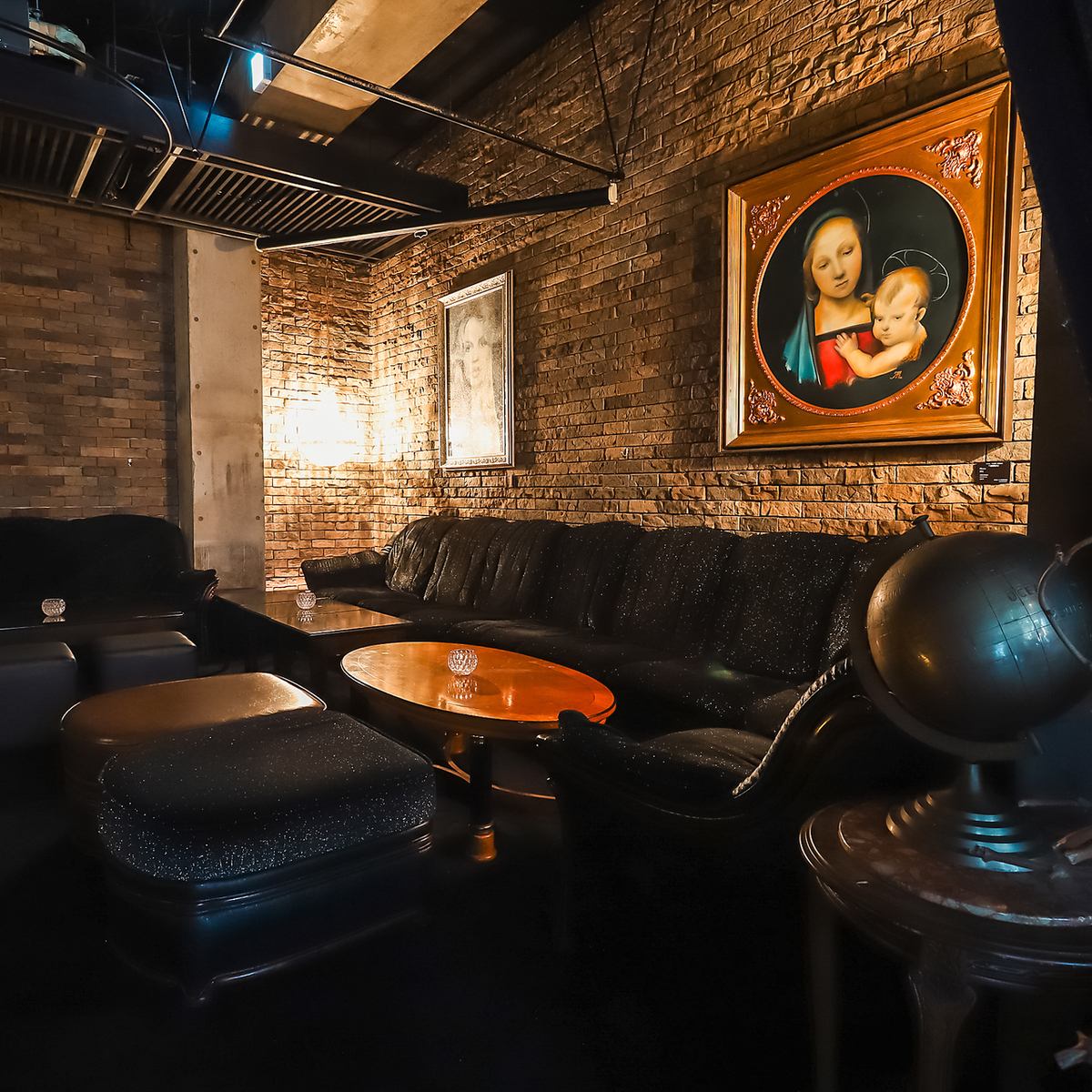 落ち着いた雰囲気の中でおシーシャをお楽しみくださいませ！