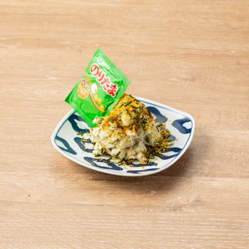 Potato salad with seaweed and egg