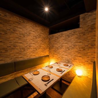 【2~50名様】ご案内可能なテーブル席もご用意ございます!各種ご宴会使いは勿論、お仕事終わりや普段使い、デートに女子会等幅広いシーンでお使いいただけます◎