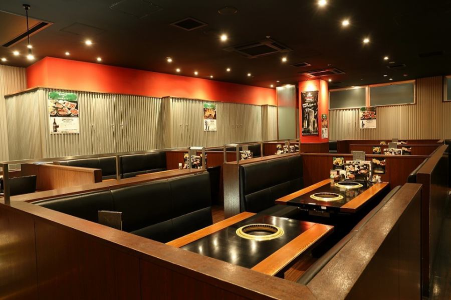The modern interior is based on black and red.Excellent atmosphere! Perfect for dates