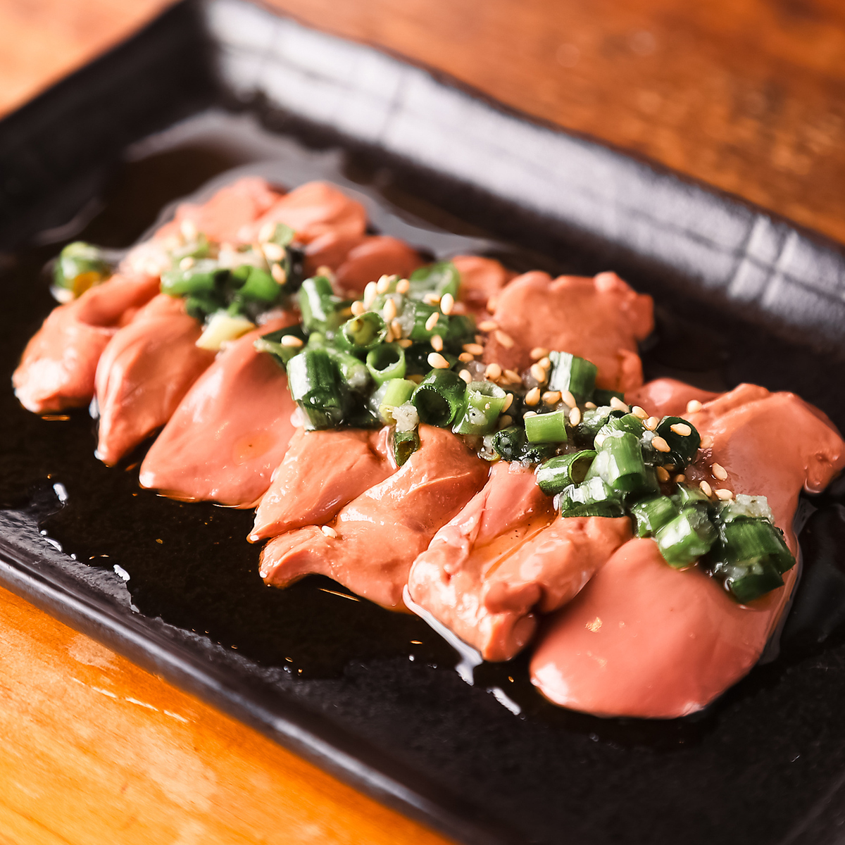 【極上のプリとろ食感】大分冠地鶏の合法レバ刺し1580円(税込)
