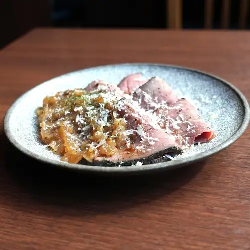 ローストビーフの大分シャリアピンソース仕立て