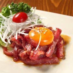 和牛燻製ユッケ