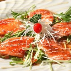 サーモンのカルパッチョ トマトガーリックソース
