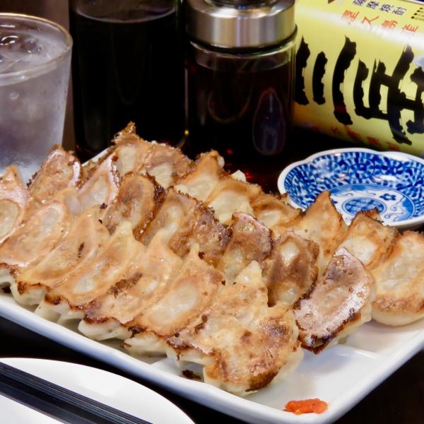 Please definitely eat this !! Exquisite gyoza dumplings ♪ If you order a lot, it will be even more profitable !! (8 pieces)