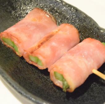 Asparagus bacon roll