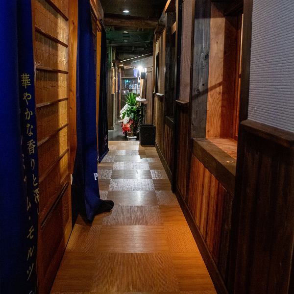 The commitment of "Heiwa Nishi-Iwakuni Store" is friendliness and comfort.We offer a semi-private room to a complete private room just for you to enjoy yakiniku slowly.The type of seat can be selected as a table type or a digging kotatsu, so you can use it properly in various scenes ◎ The whole store is a calm space like an old private house ♪