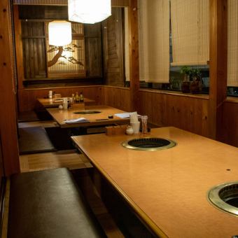 It is a sunken kotatsu seat that can accommodate a large number of people, perfect for various banquets.It can also be used as a semi-private room by using a partition.