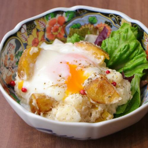 鶏っく風ポテトサラダ 温玉のせ(きたあかり使用)