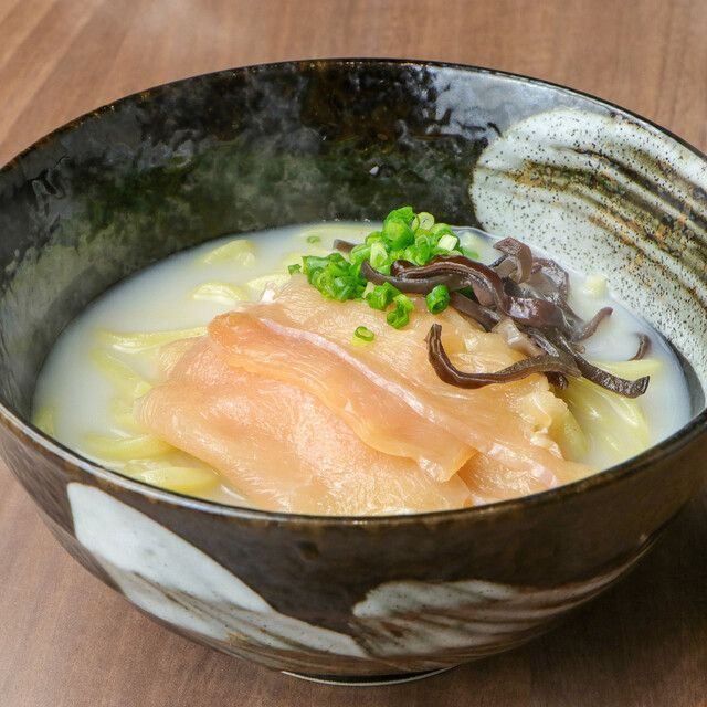 鶏生ハムと白濁スープラーメン