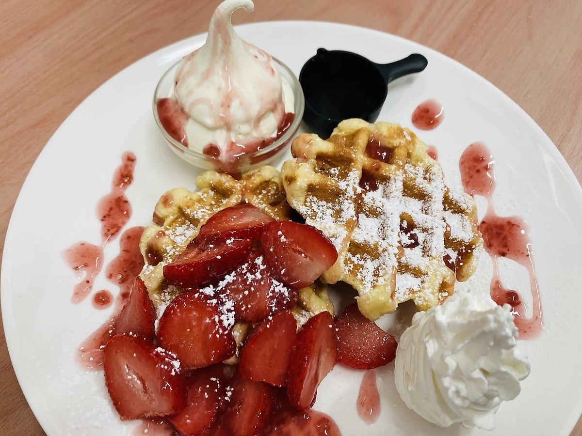 From waffles to cakes to shaved ice, there are many sweets that women will love ♪