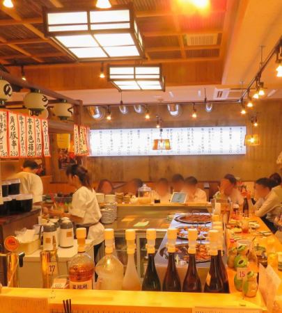 The location is also a four-minute walk from Hakata Station ◎ The interior of the restaurant is decorated in a traditional retro style.Please come by all means.