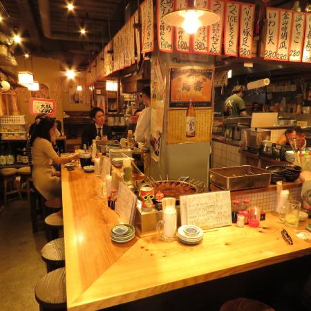 The location is also a four-minute walk from Hakata Station ◎ The interior of the restaurant is decorated in a traditional retro style.Please come by all means.